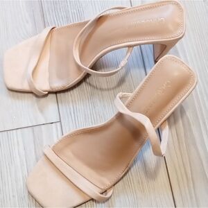 (9-3976)  Carcuume Sandals Sz 8.5